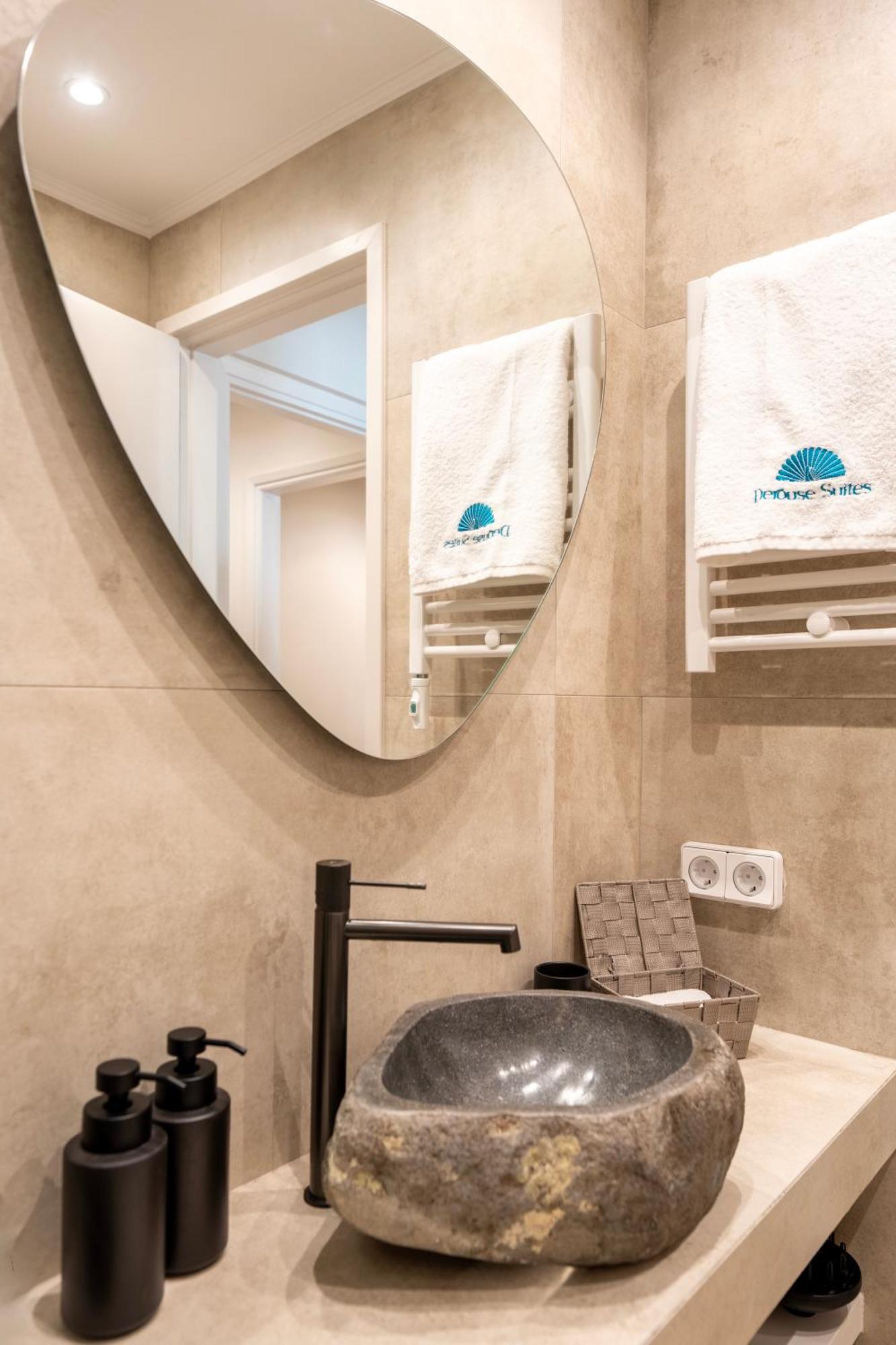 Derouse Eva Suite Jacuzzi & Sauna Афины Экстерьер фото